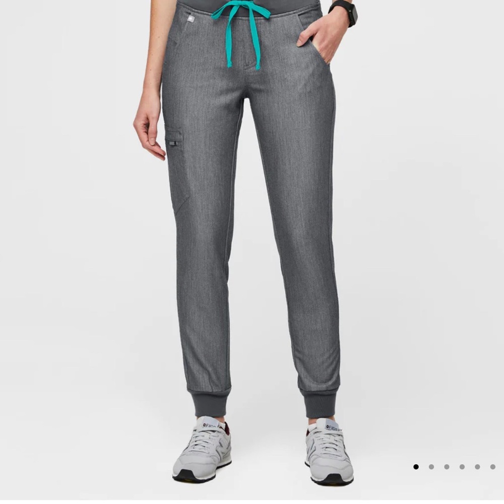 FIGS Zamora scrubs joggers size XXL in the color Graphite
